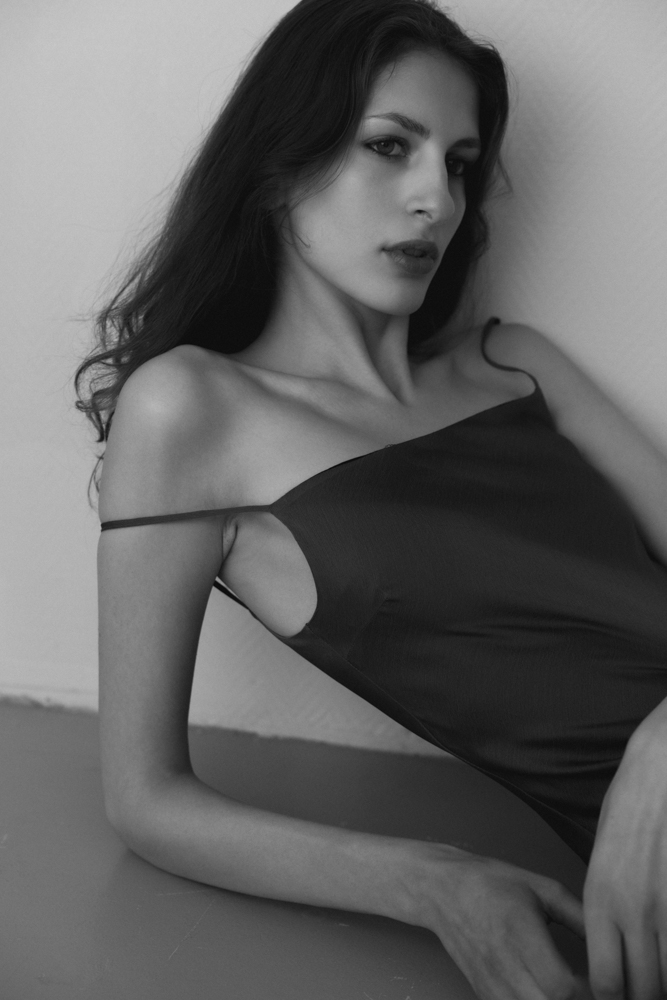 5-melina-main-book