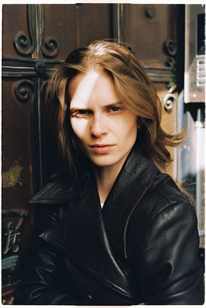 6-isabel-main-book
