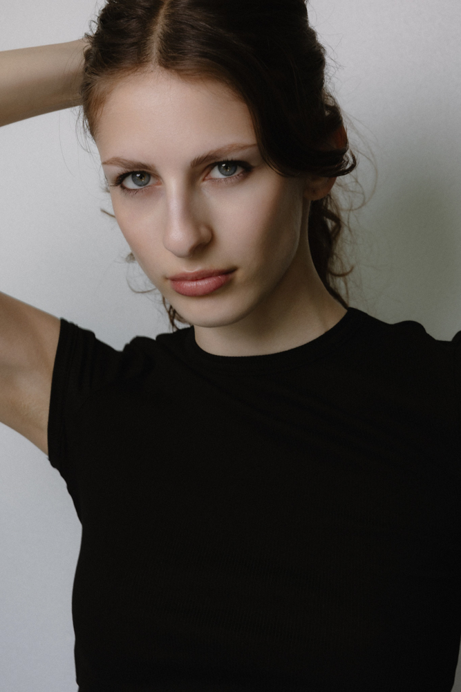 6-melina-main-book