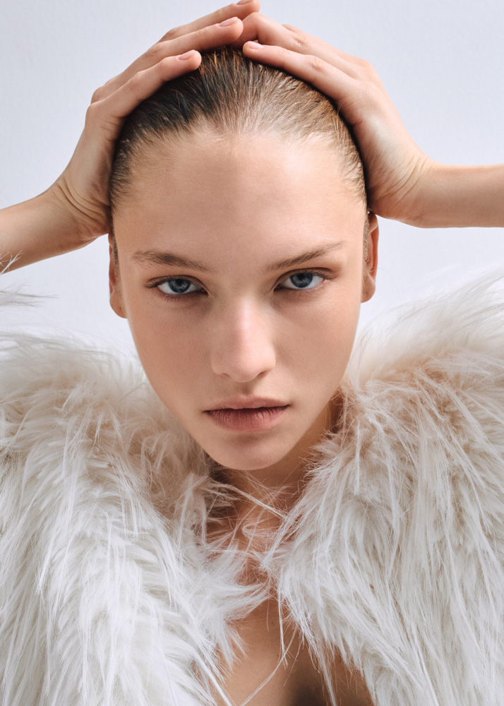 1-anastasia-w-main-book