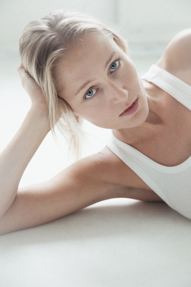 1-emma-riise-frojd-main-book