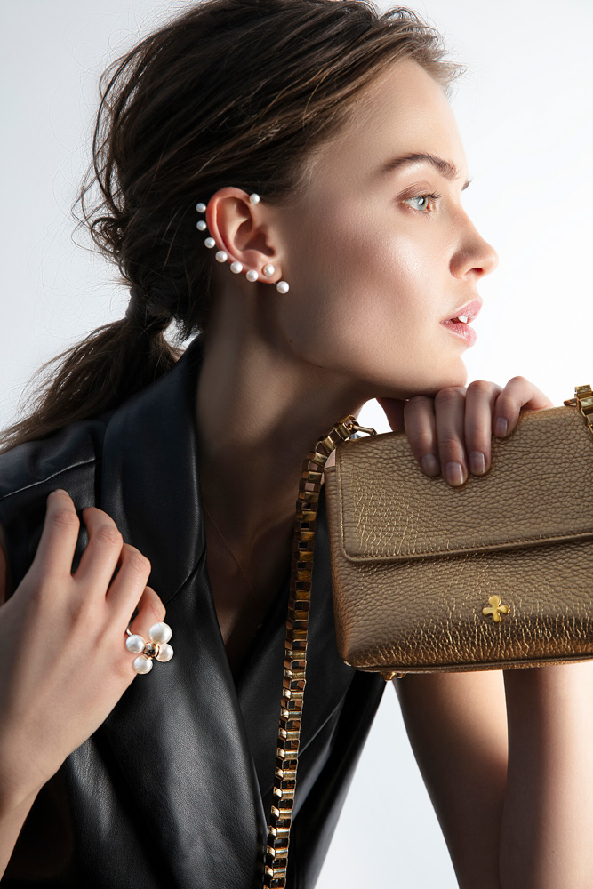 10-anna-zaton-main-book