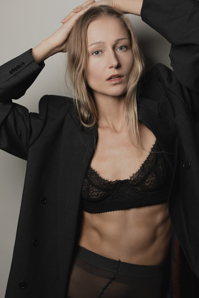 10-emma-riise-frojd-main-book