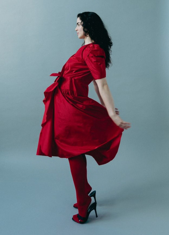 10-sofia-farrah-main-book