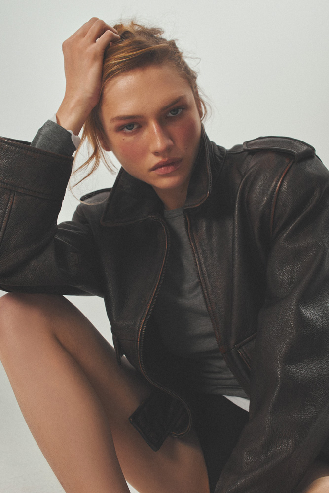 13-anastasia-w-main-book