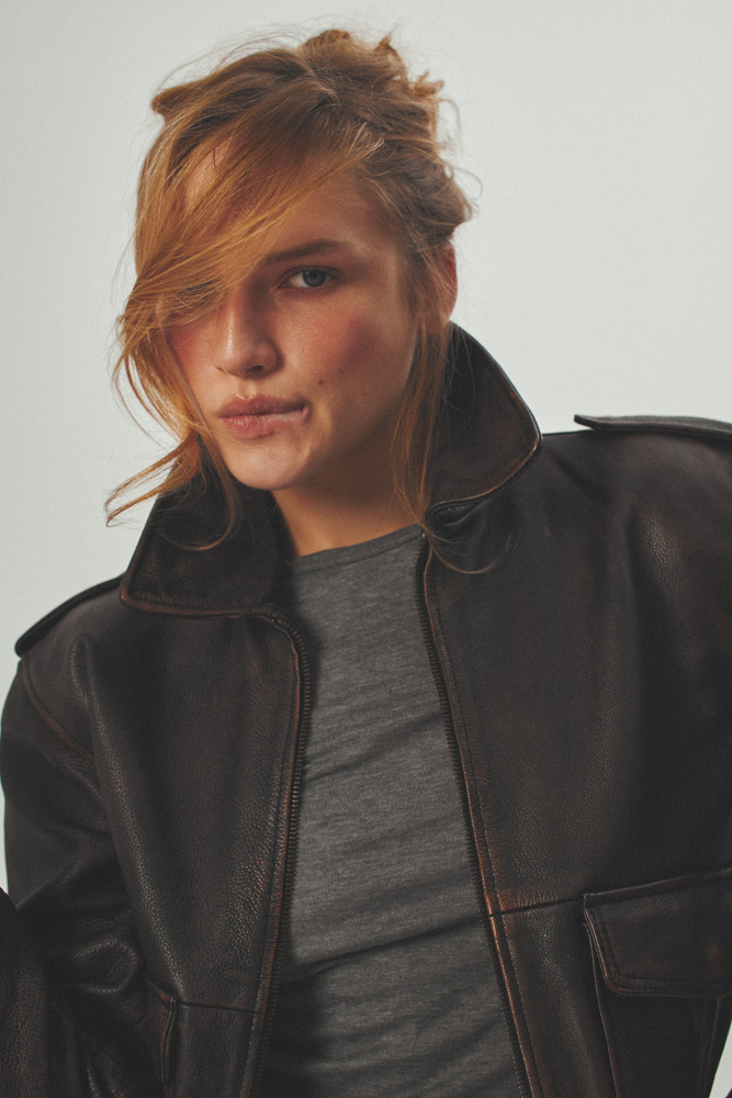 14-anastasia-w-main-book