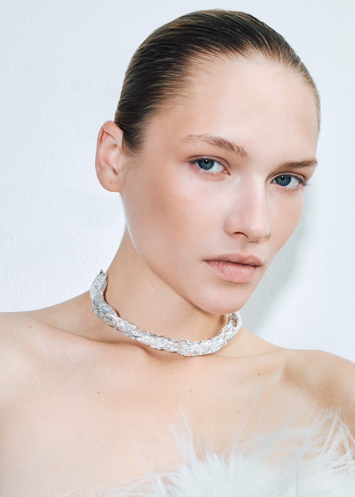 19-anastasia-w-main-book