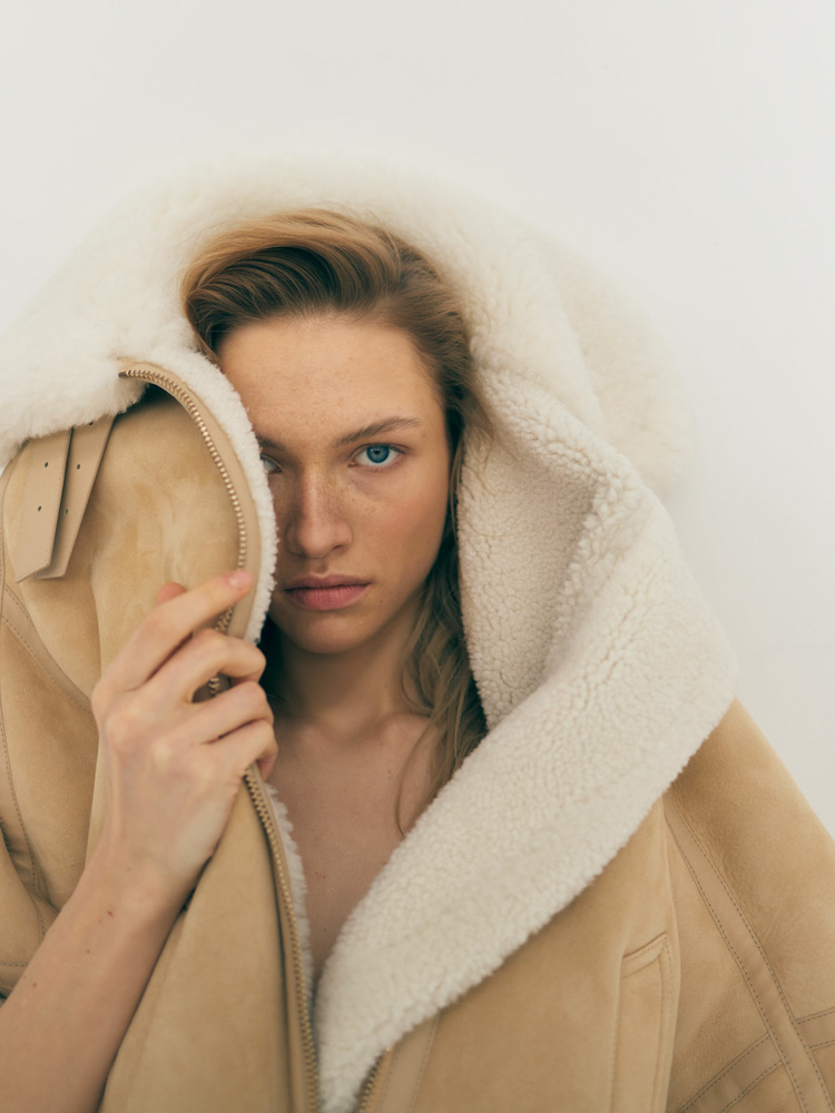 2-anastasia-w-main-book