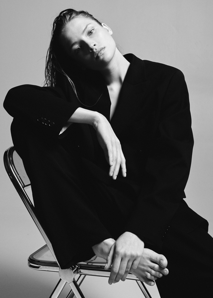 22-anastasia-w-main-book