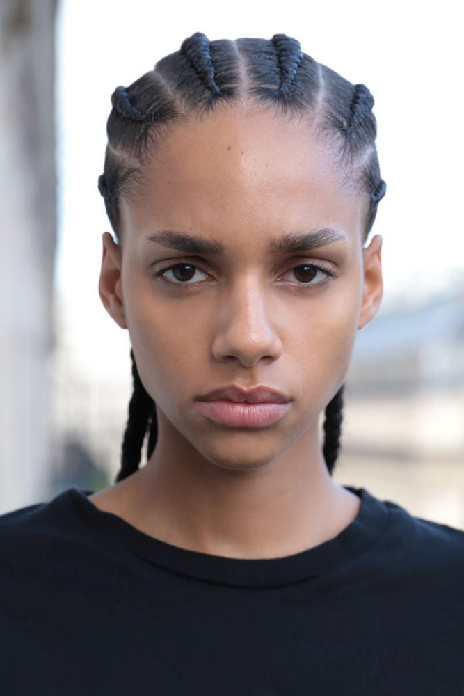 22-yenni-schwan-main-book