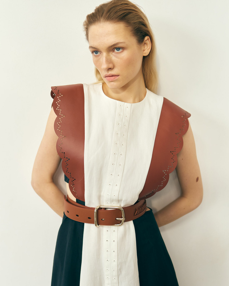 3-anastasia-w-main-book