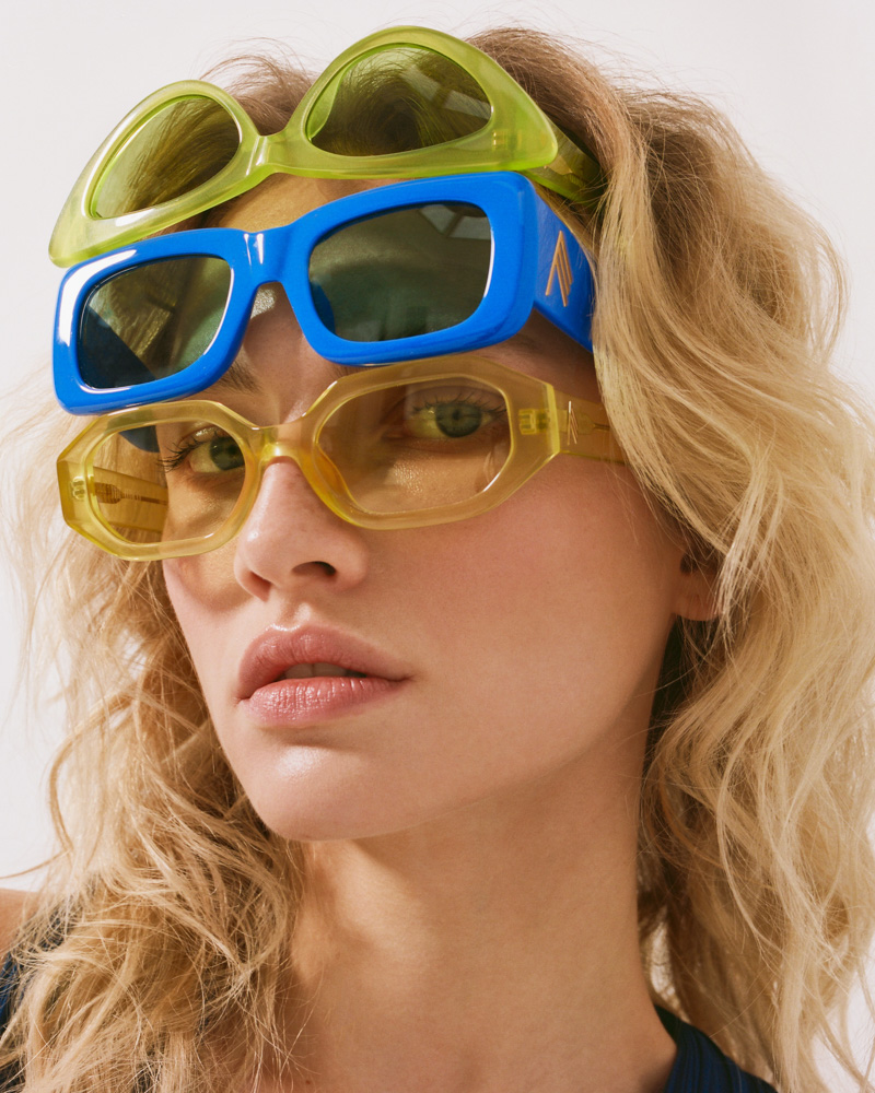 32-anastasia-w-main-book