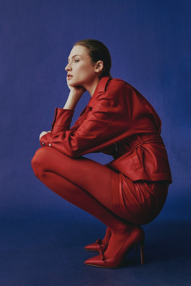 34-anastasia-w-main-book