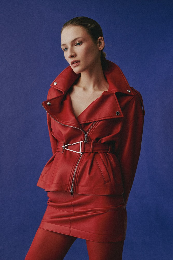 35-anastasia-w-main-book