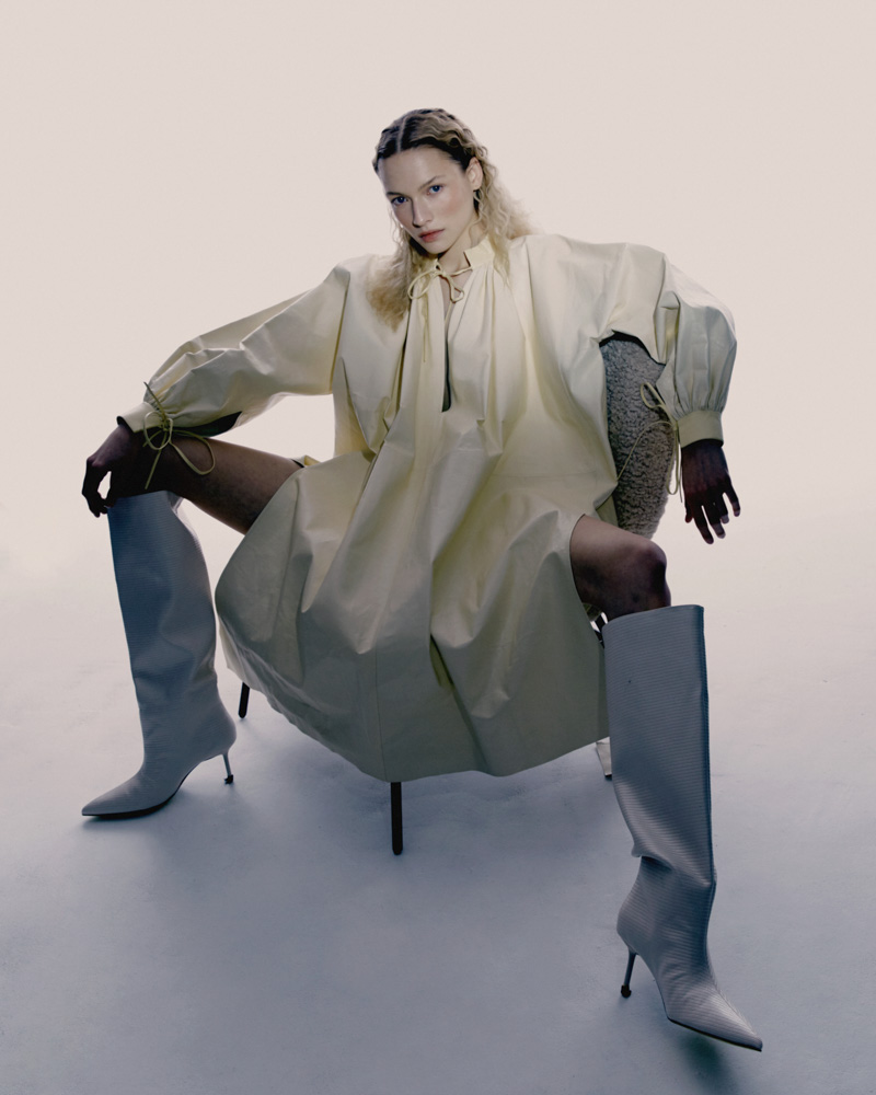 36-anastasia-w-main-book