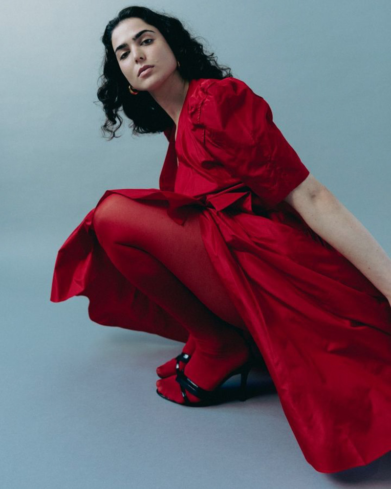 9-sofia-farrah-main-book