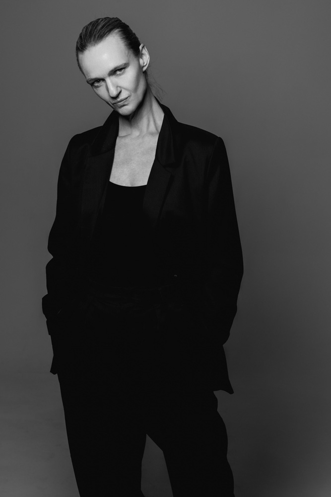 2-cathrine-main-book