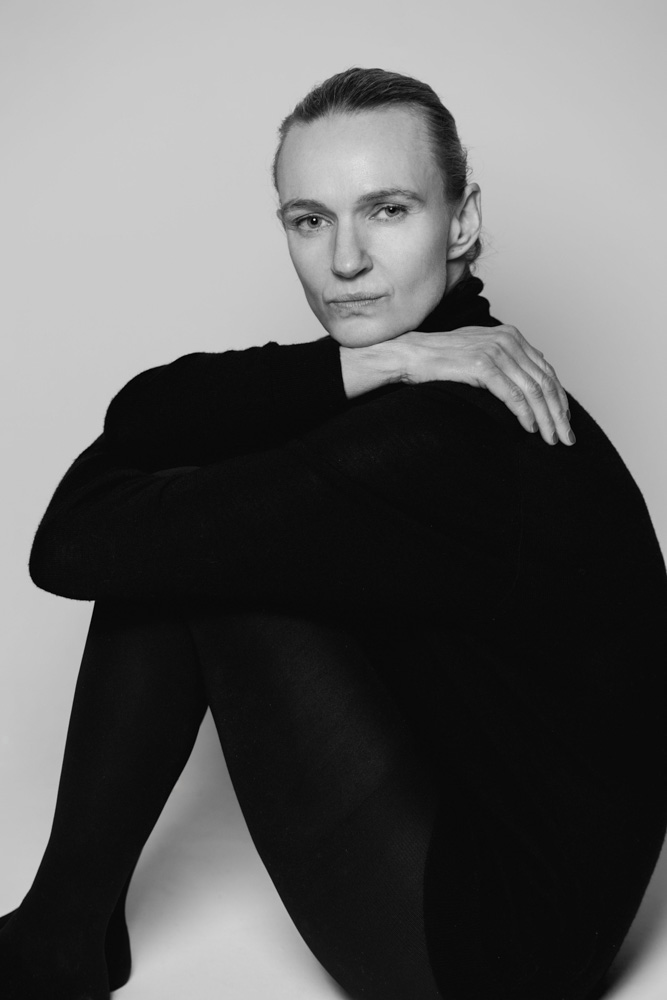 5-cathrine-main-book