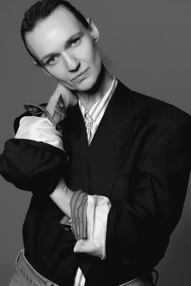 6-cathrine-main-book