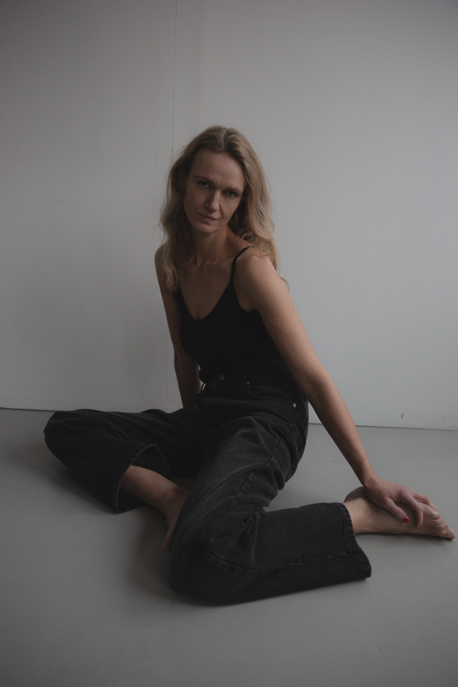 8-cathrine-main-book